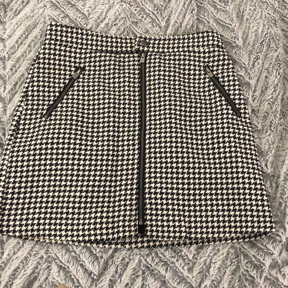 Hollister high rise hounds tooth skirt